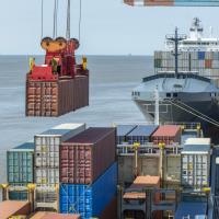 Ege B�lgesi�nin �hracat� �ki Ayda 496 Milyon Dolar Eridi