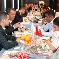 Hintlilerin Sofralarn, Trk Meyve Sebzeleri Ssleyecek