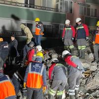 Trkiyenin Drt Bir Yanndan Gelen 10 Bin Madencimizin Ellerinden pyoruz