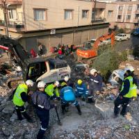 Trkiyenin Drt Bir Yanndan Gelen 10 Bin Madencimizin Ellerinden pyoruz