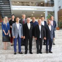 Geri Dnmn Bakenti Uak Dngsel Katma Deer le Byyor