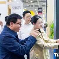 T�rk Do�al Ta�� Xiamen�de G�c�n� G�sterdi